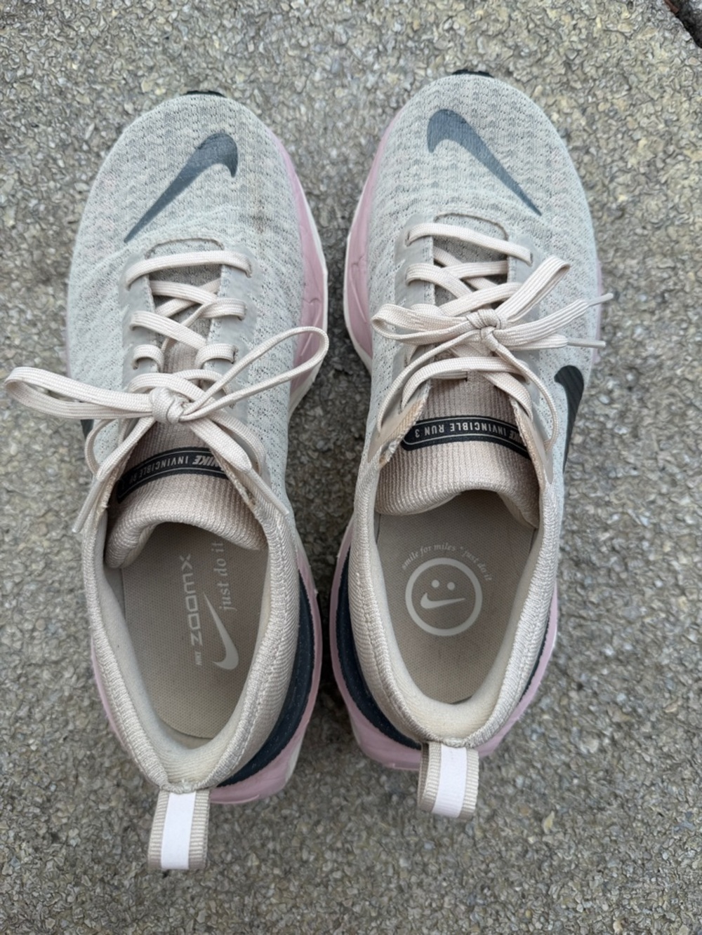 Nike Women's invincible run 3 Running Shoes in Beige with Pink and Black Swoosh - Picture 3 of 7